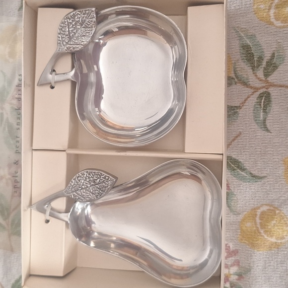 Pier 1 Other - Pier 1 Imports Apple&Pear Aluminum Snack Dish Set